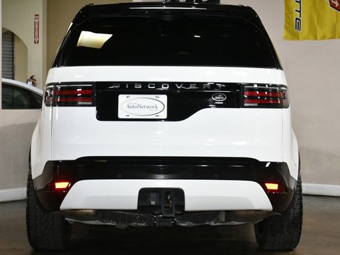 Used 2021 Land Rover Discovery HSE R-Dynamic AWD/4WD image 2