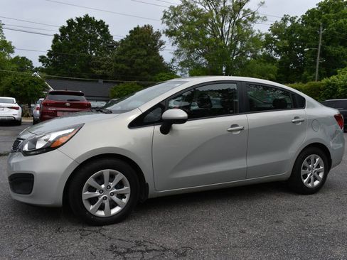 Used 2013 Kia Rio EX FWD image 2