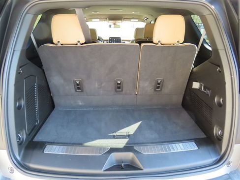 Used 2022 Chevrolet Tahoe Premier AWD/4WD image 17