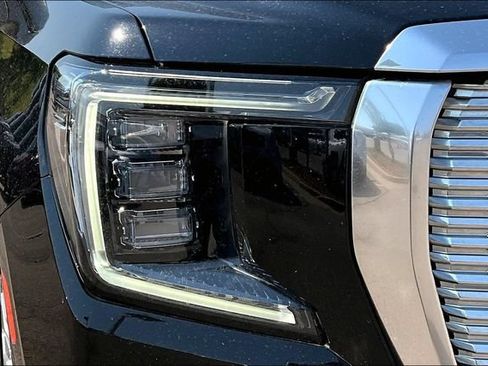 Used 2022 GMC Yukon Denali w/ Denali Premium Package RWD image 29