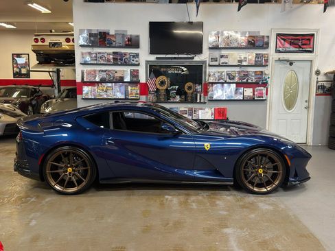 Used 2019 Ferrari 812 Superfast RWD image 5