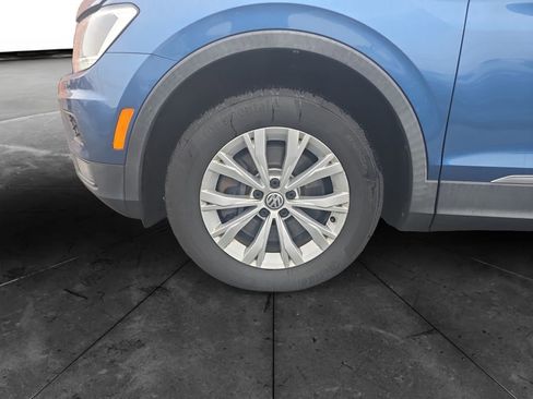 Used 2018 Volkswagen Tiguan SE w/ Panoramic Sunroof Package image 14