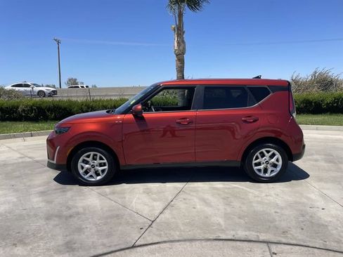 Used 2024 Kia Soul LX w/ Option Group 015 FWD image 5