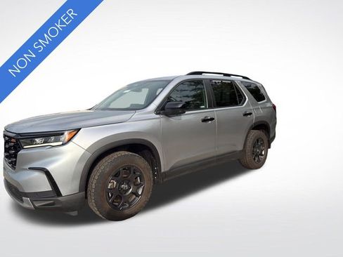 Certified 2024 Honda Pilot TrailSport image 9