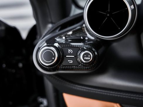 Used 2022 Ferrari F8 Tributo RWD image 53