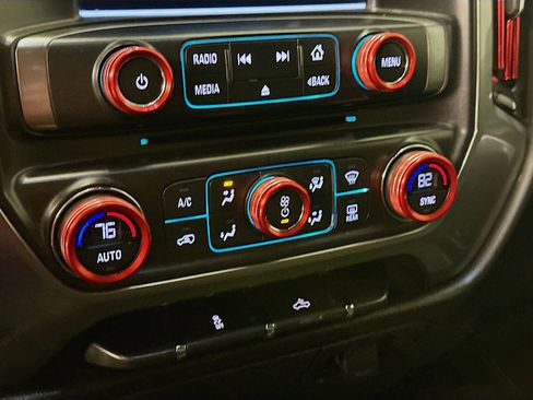 Used 2018 Chevrolet Silverado 1500 LT w/ LT Convenience Package image 24