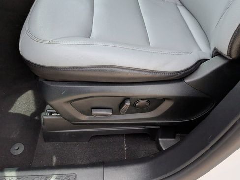 Used 2021 Ford Explorer XLT w/ Equipment Group 202A RWD image 13
