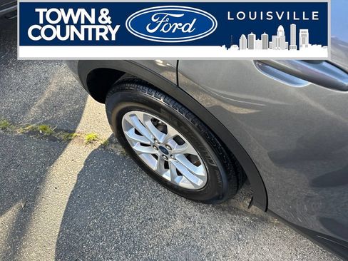 Used 2022 Ford Escape SE w/ Cold Weather Package FWD image 4
