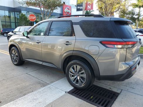 Used 2024 Nissan Pathfinder SV image 4
