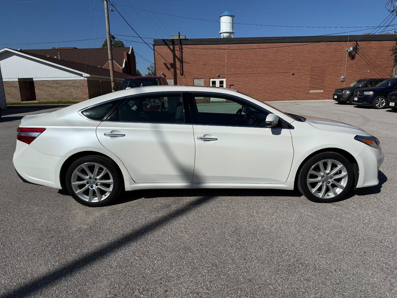 Used 2013 Toyota Avalon FWD image 4