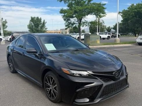 Used 2024 Toyota Camry SE FWD image 4