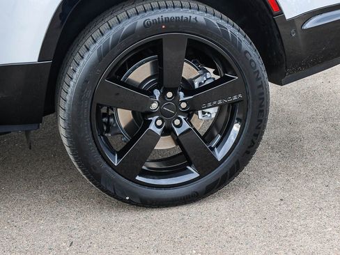 New 2026 Land Rover Defender 130 X-Dynamic SE image 10