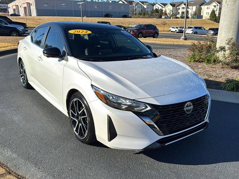 Used 2024 Nissan Sentra SR w/ SR Premium Package image 6