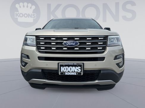Used 2017 Ford Explorer XLT w/ Equipment Group 202A AWD/4WD image 2