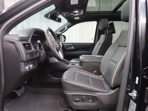 Used 2024 GMC Yukon SLT w/ SLT Luxury Package AWD/4WD image 12