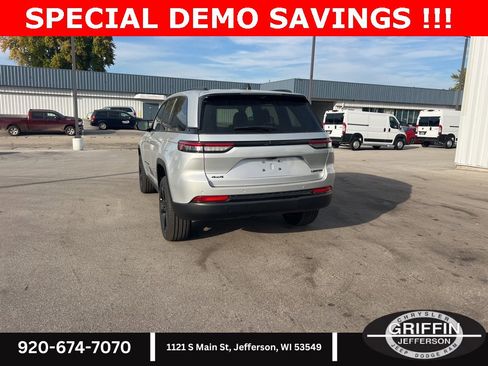 New 2025 Jeep Grand Cherokee Limited w/ Luxury Tech Group II image 14