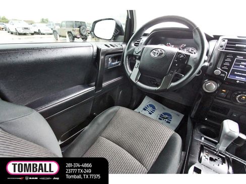 Used 2022 Toyota 4Runner TRD Off-Road image 9