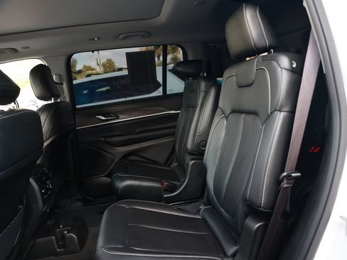 Used 2023 Jeep Grand Cherokee L Limited w/ Luxury Tech Group II RWD image 32