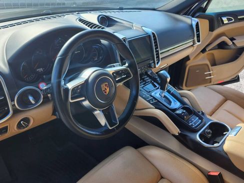 Used 2017 Porsche Cayenne AWD/4WD image 27