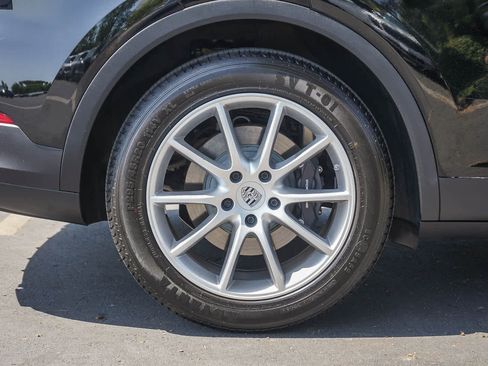 Used 2024 Porsche Cayenne AWD/4WD image 8