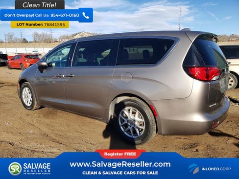 Used 2017 Chrysler Pacifica Touring FWD image 3