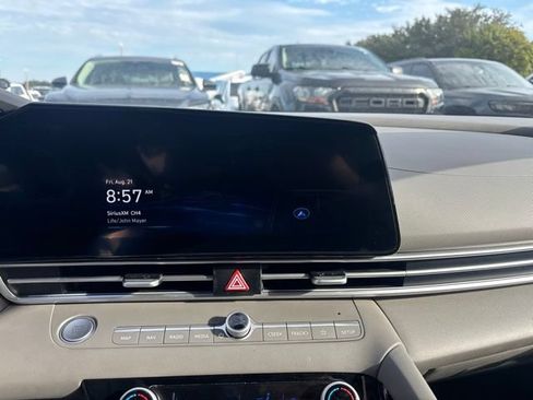 Used 2025 Hyundai Elantra SEL FWD image 12