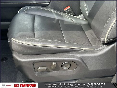 Certified 2024 GMC Yukon XL SLT w/ SLT Luxury Package AWD/4WD image 19