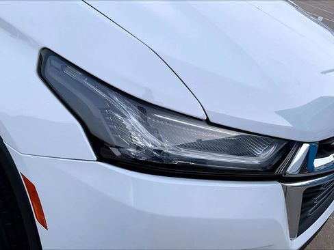 Used 2023 Chevrolet Traverse LT image 27