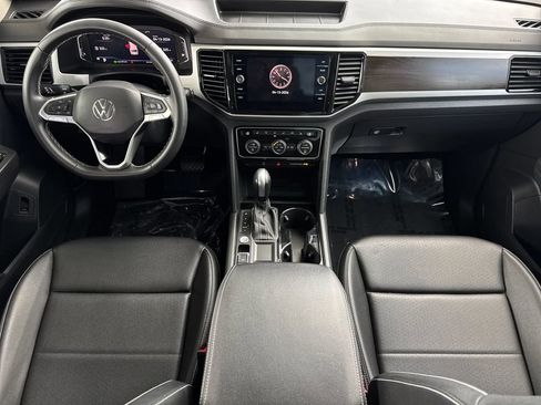 Used 2023 Volkswagen Atlas SE w/ Panoramic Sunroof Package FWD image 12