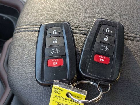 Used 2021 Toyota RAV4 Limited image 31