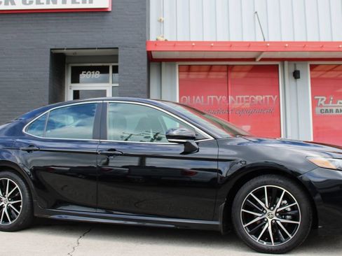 Used 2024 Toyota Camry SE FWD image 7