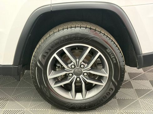 Used 2020 Jeep Grand Cherokee Limited AWD/4WD image 34