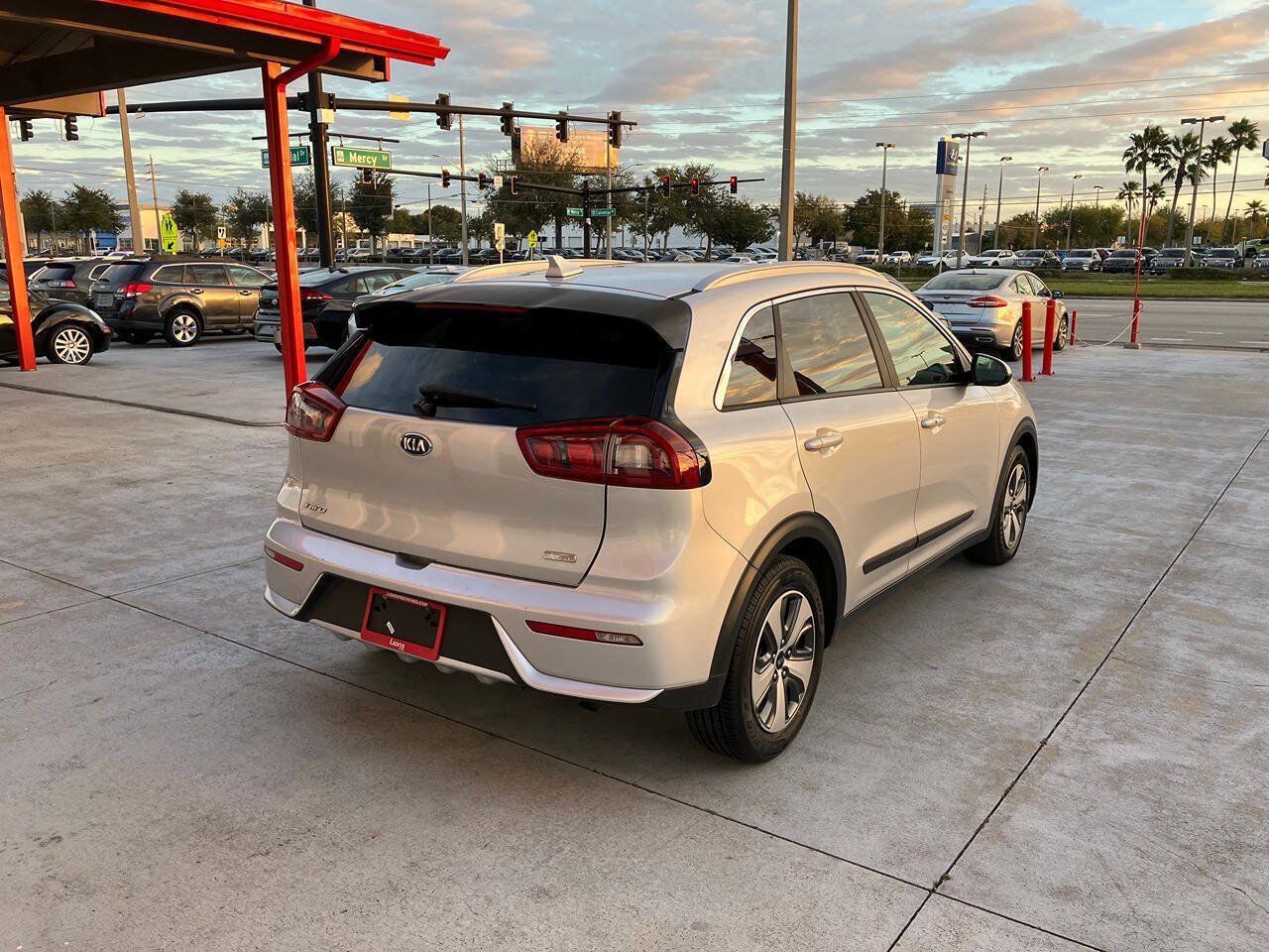Used 2019 Kia Niro LX FWD image 9