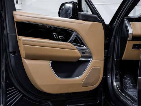 Used 2023 Land Rover Range Rover Autobiography image 48