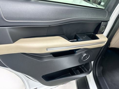 Used 2024 Ford Expedition Limited image 27