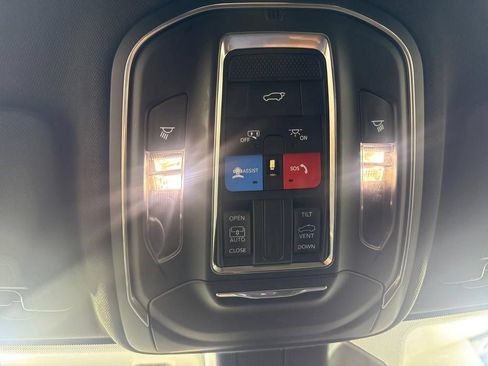 Used 2025 Jeep Grand Cherokee Laredo X w/ Luxury Tech Group I RWD image 41