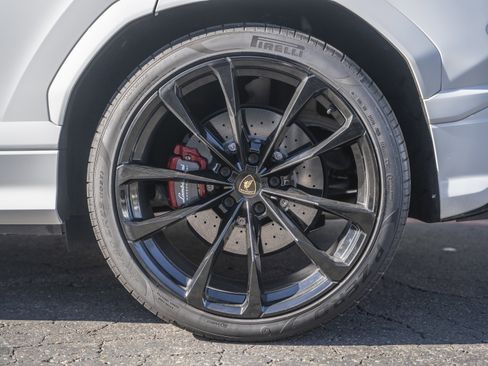 Used 2021 Lamborghini Urus image 20