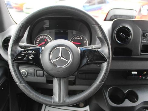 Used 2025 Mercedes-Benz Sprinter 2500 image 24