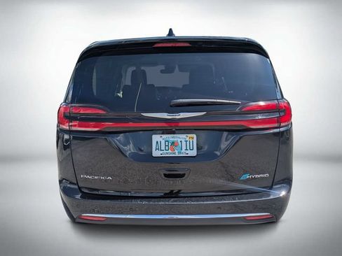 Used 2024 Chrysler Pacifica Limited FWD image 4