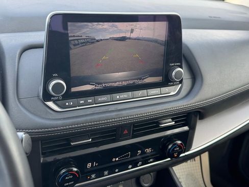 Used 2025 Nissan Rogue SV image 23