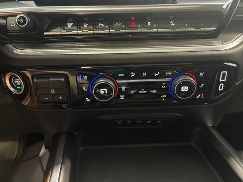 Used 2025 Chevrolet Silverado 2500 High Country w/ High Country Premium Package AWD/4WD image 38