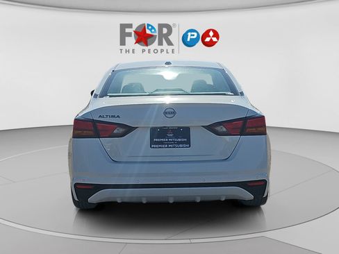 Used 2025 Nissan Altima 2.5 SV FWD image 4