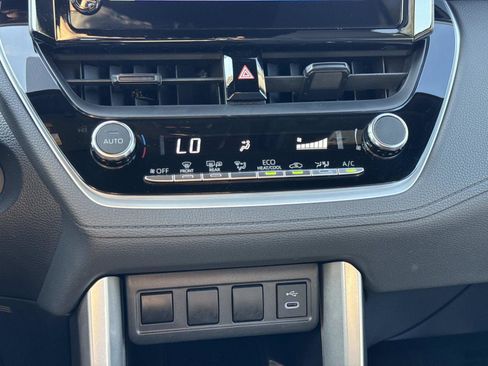 Used 2024 Toyota Corolla Cross Nightshade image 5