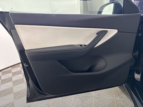 Used 2021 Tesla Model Y Long Range image 15