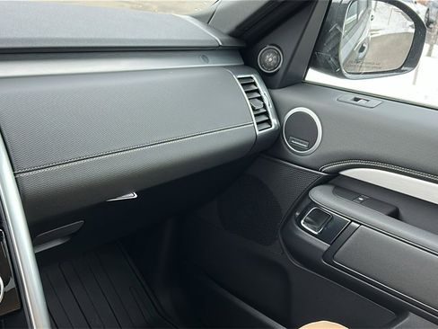 New 2026 Land Rover Discovery Limited Edition image 20