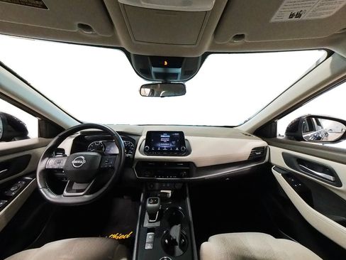 Used 2025 Nissan Rogue SV image 39