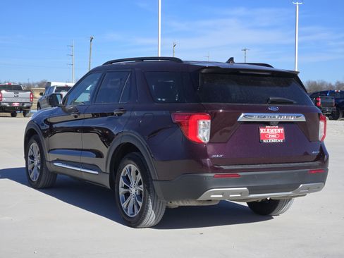 Used 2022 Ford Explorer XLT w/ Equipment Group 202A image 5