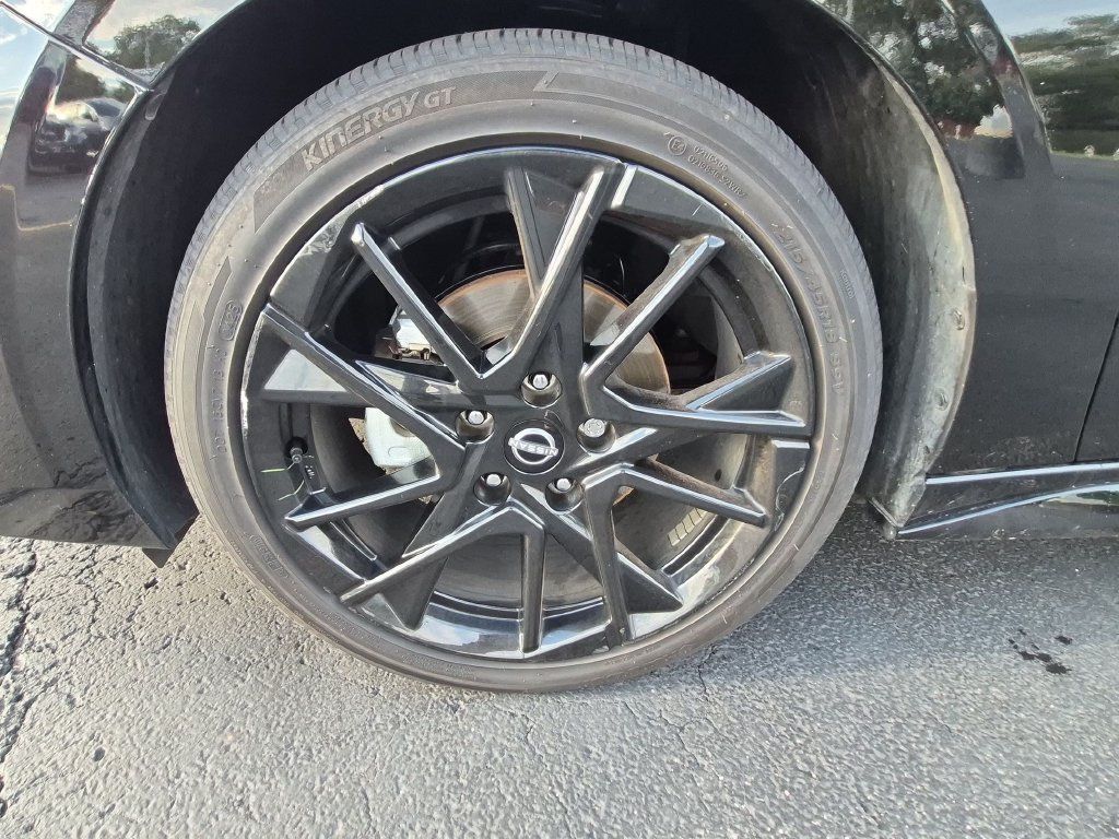 Used 2025 Nissan Sentra SR w/ Midnight Edition FWD image 9