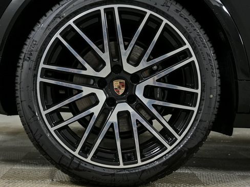 New 2025 Porsche Cayenne S image 39