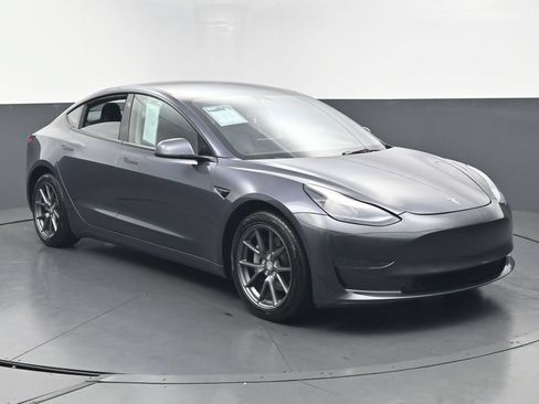 Used 2023 Tesla Model 3 Standard Range RWD image 2